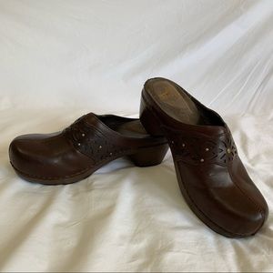Dansko Shyanne Brown Mule Clog Size EU 37, US 6.5-7, leather cutout, metal studs